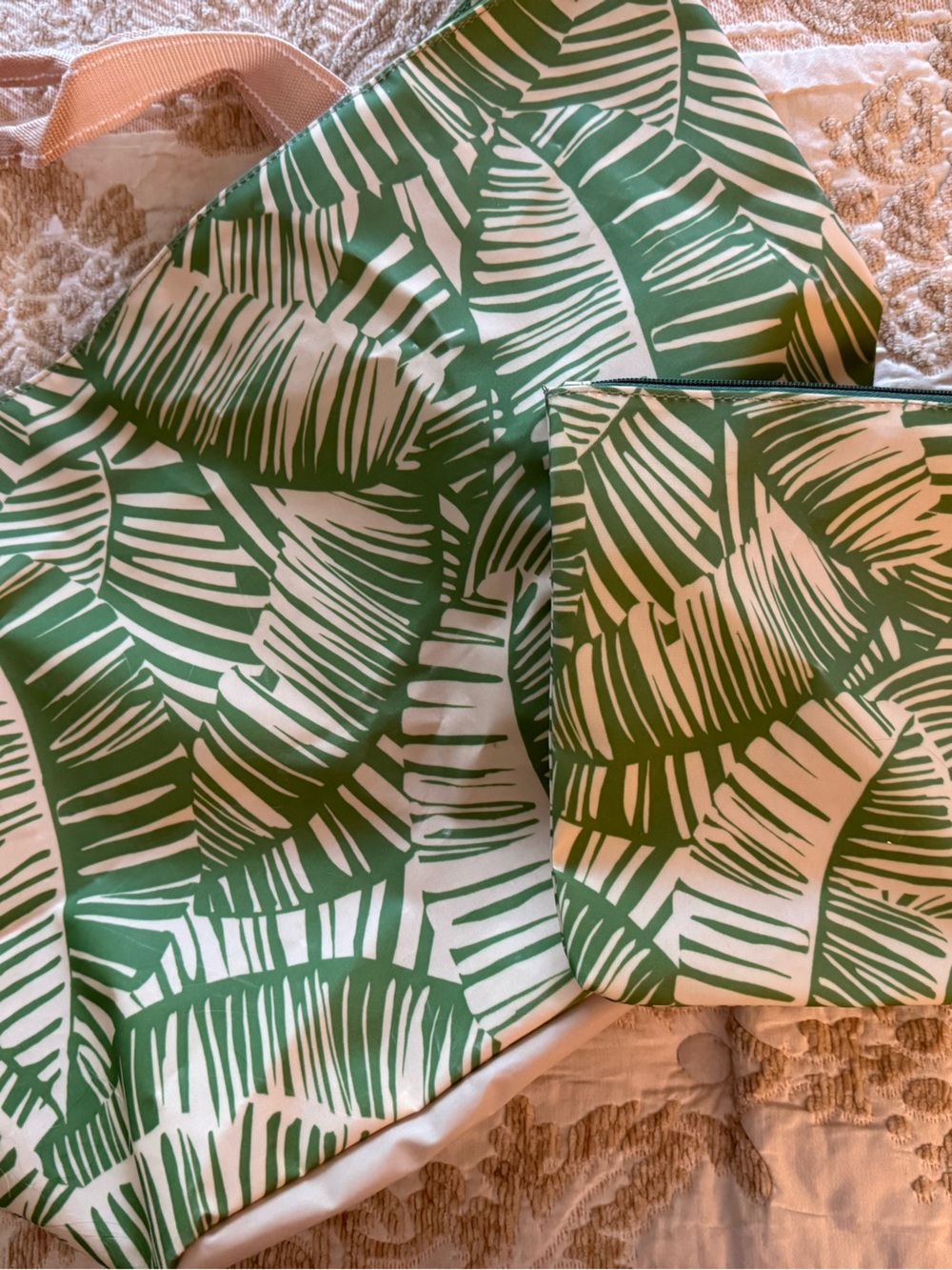 New Chico's Lush Green and Cream Palm Print Tote with Pouch